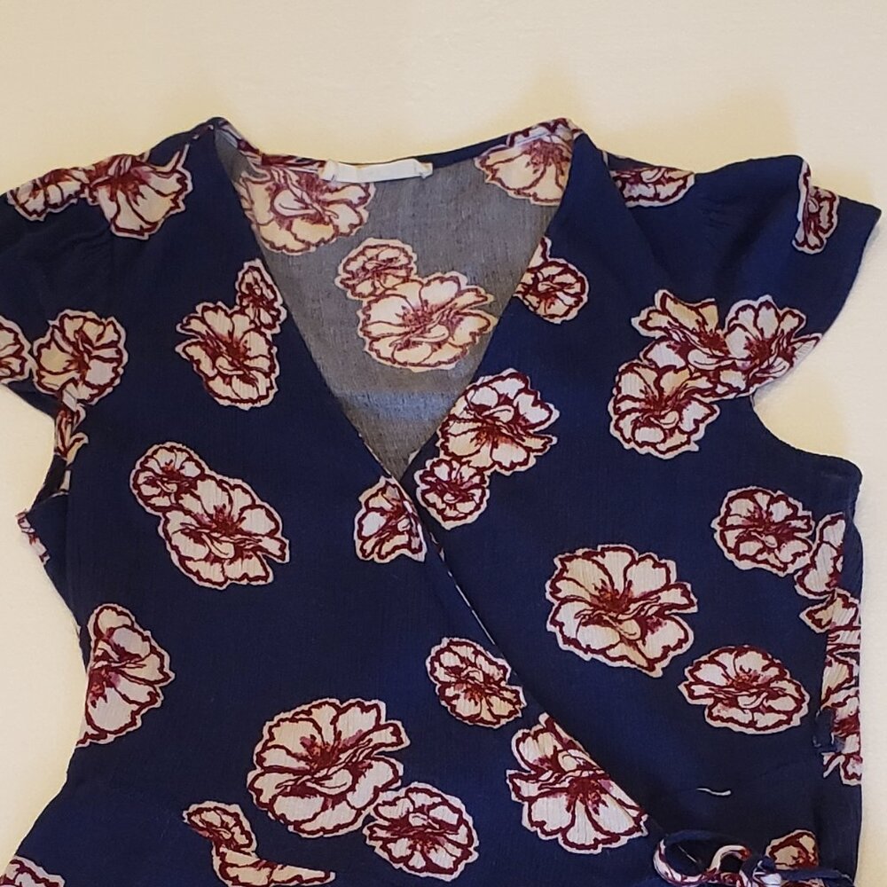 Elodie Blue, Red and White Wrap shirt with cap sleeves - Picture 2 of 7